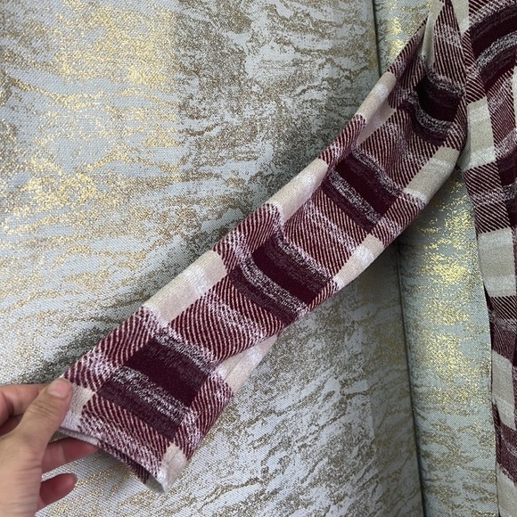 Hello Miz Plaid Overlap Sweater Knit Maternity & Nursing Top Size M - Picture 12 of 17